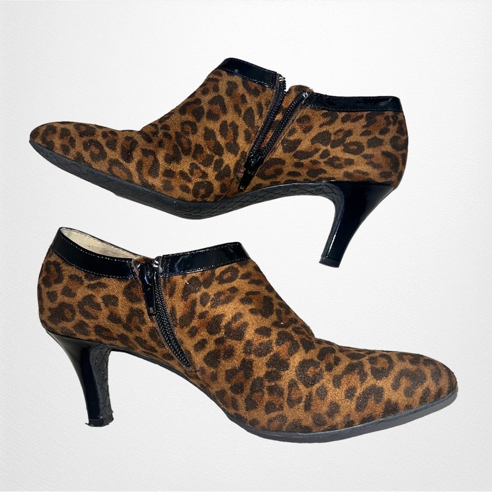 CIRCA JOAN & DAVID LUXE Faux Suede Animal Print Bootie/Shootie Size 6.5 M